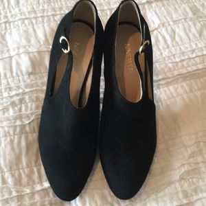 Nine West black suede pumps 7 1/2